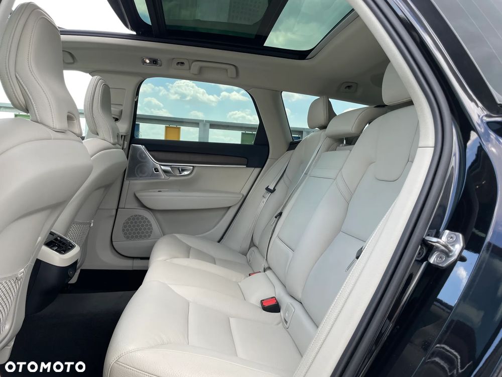 Volvo V90 Cross Country B5 D AWD Pro - 24