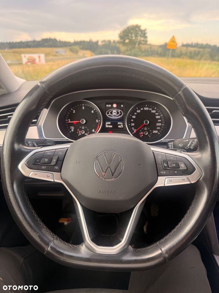 Volkswagen Passat 2.0 TDI EVO Elegance DSG - 10