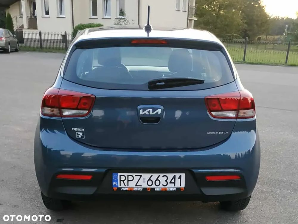 Kia Rio 1.2 L - 5