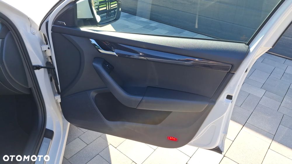 Skoda Octavia 2.0 TDI DSG RS - 18