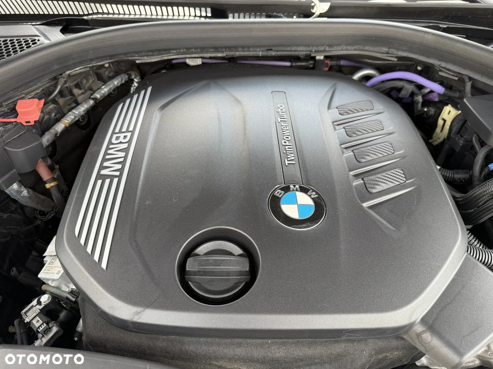 BMW Seria 3 318d mHEV - 32