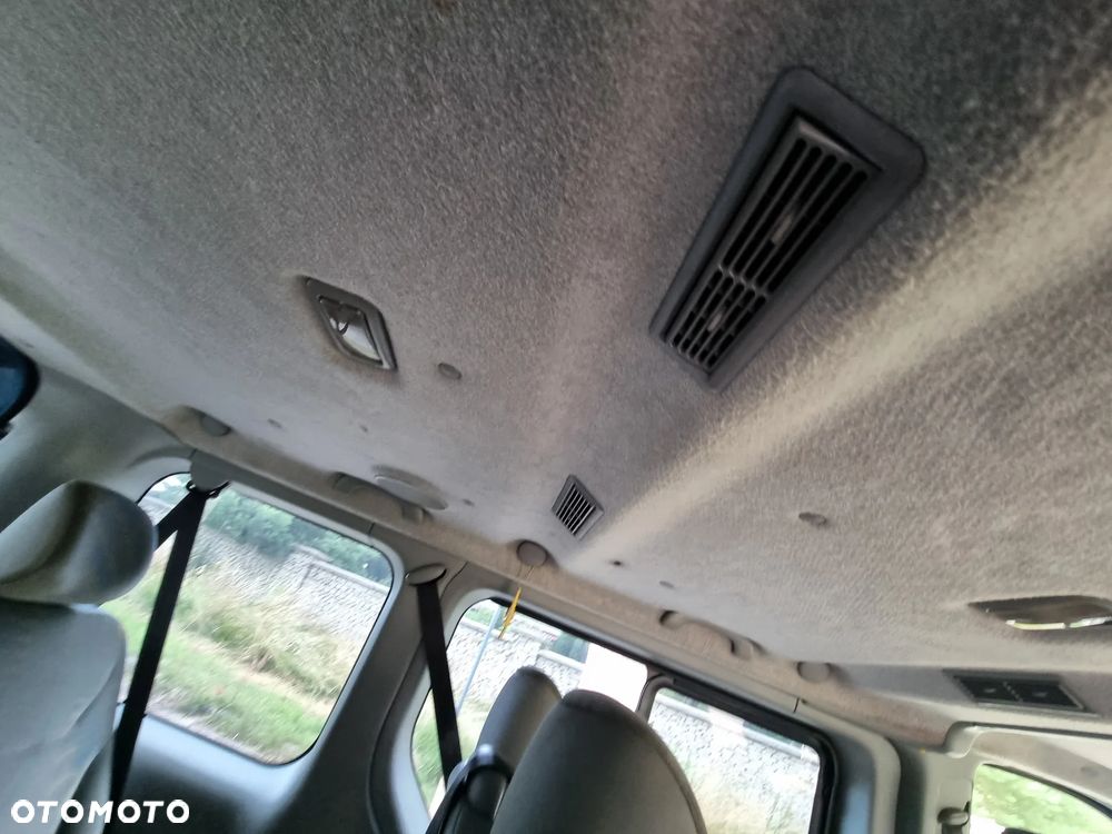 Renault Trafic Passenger - 17