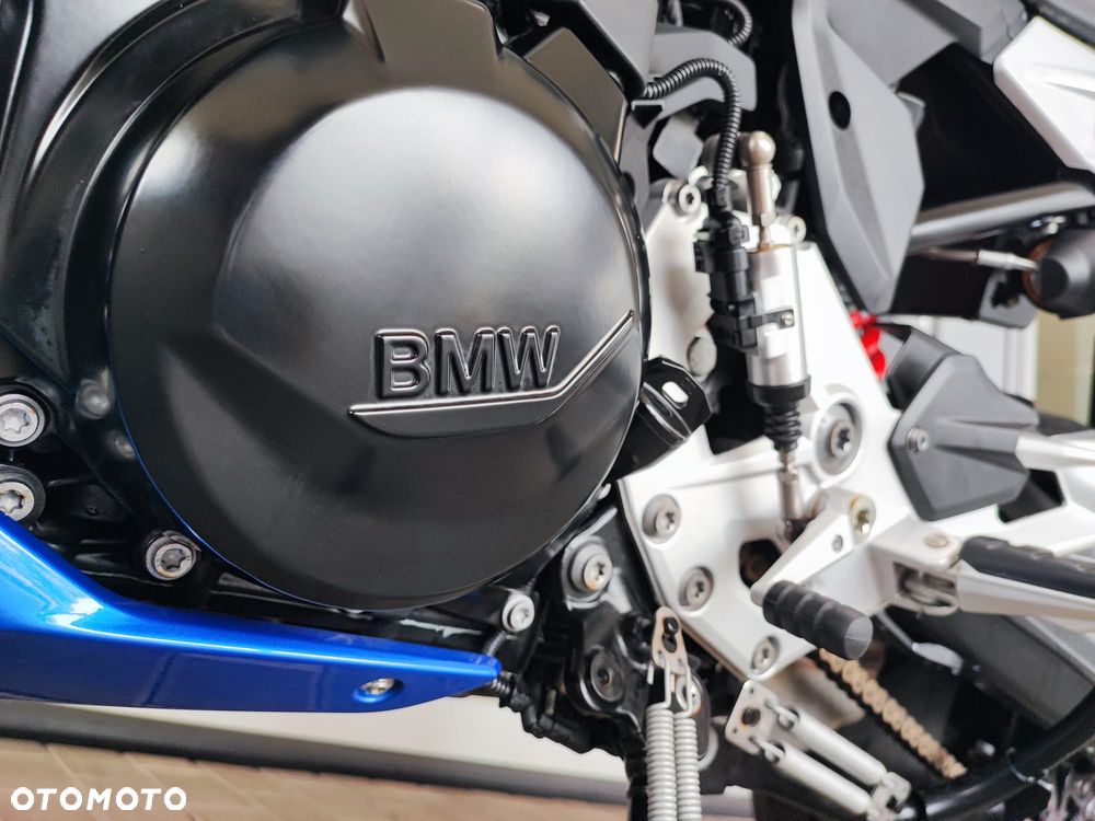 BMW F - 16