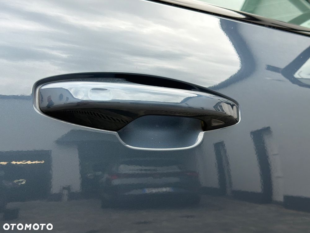 Volvo XC 40 B3 B DKG Ultra Dark - 18