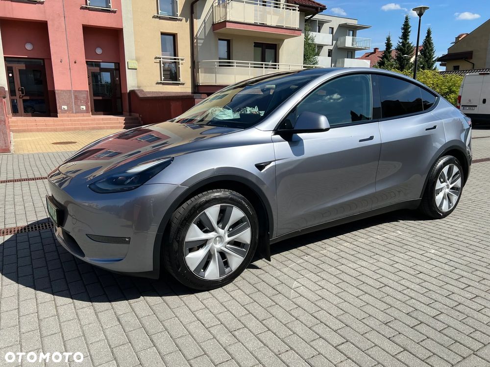 Tesla Model Y - 7