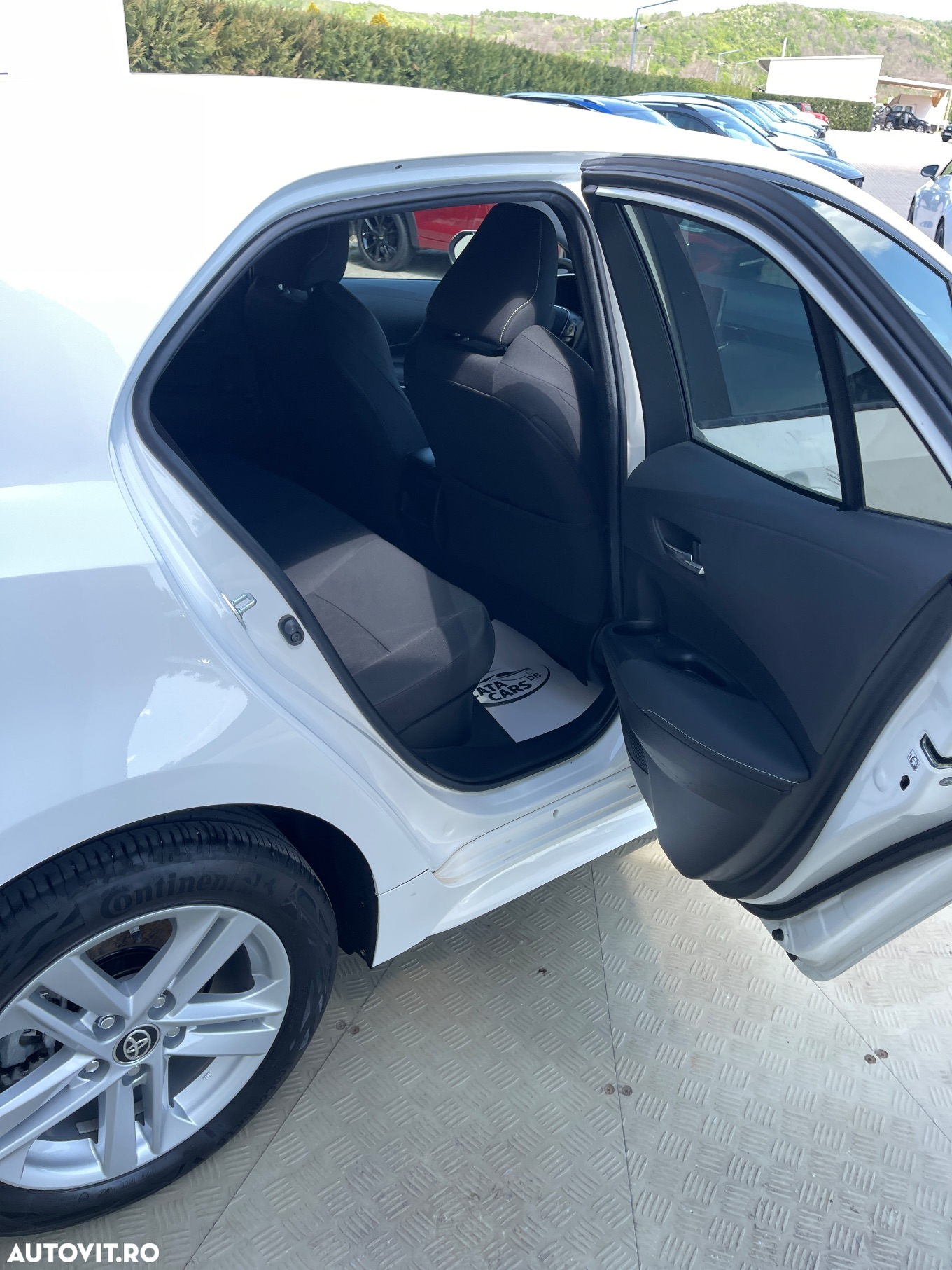 Toyota Corolla 1.8 Hybrid Comfort - 23