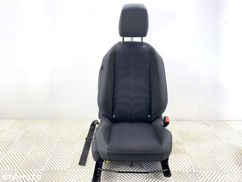 FOTEL PRAWY PRZÓD  OPEL CORSA F 2019 - 2022 1.2 (68) 74 kW [101 KM] benzyna 2019 - 2022 - 1