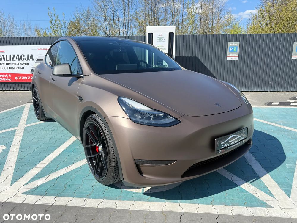Tesla Model Y Performance Dual Motor AWD - 2