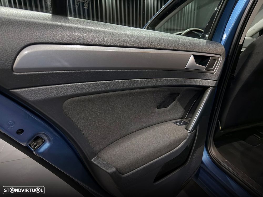 VW Golf 1.6 TDI Confortline - 24