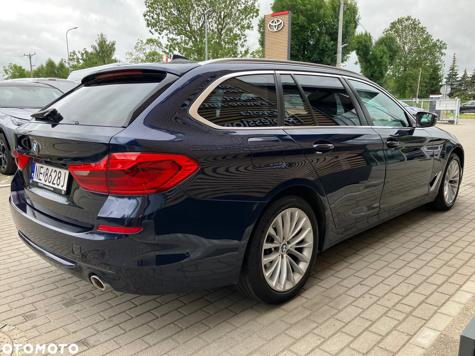 BMW Seria 5 520d xDrive Touring - 12