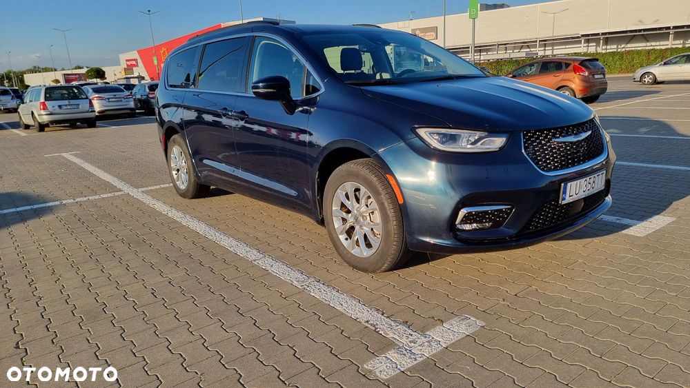 Chrysler Pacifica - 1