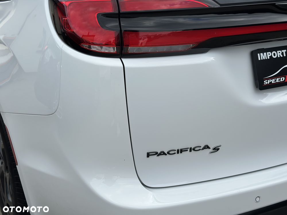 Chrysler Pacifica - 13