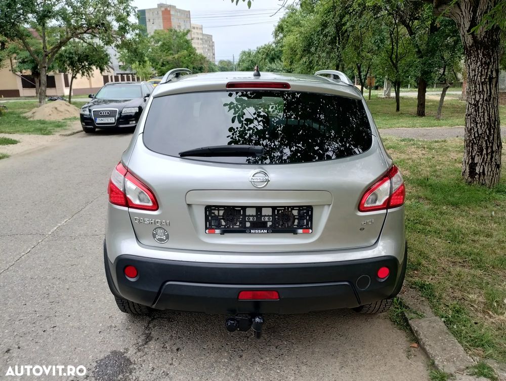 Nissan Qashqai+2 1.6 dCi DPF 4x4 Start/Stop acenta - 2