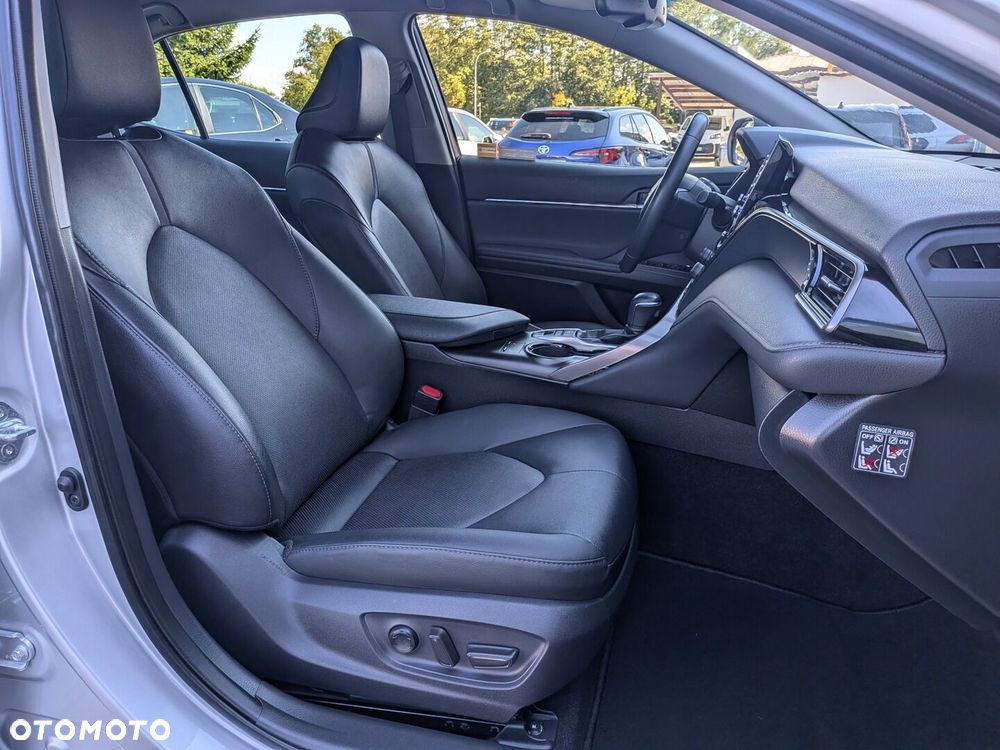 Toyota Camry 2.5 Hybrid Comfort CVT - 24