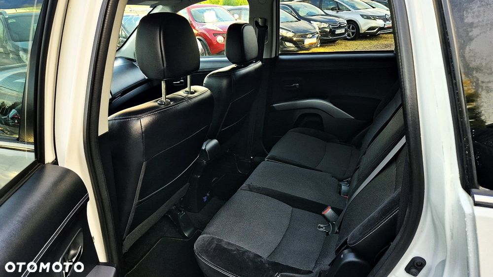 Mitsubishi Outlander 2.0 Intense + NAVI 2WD EU5 CVT - 27