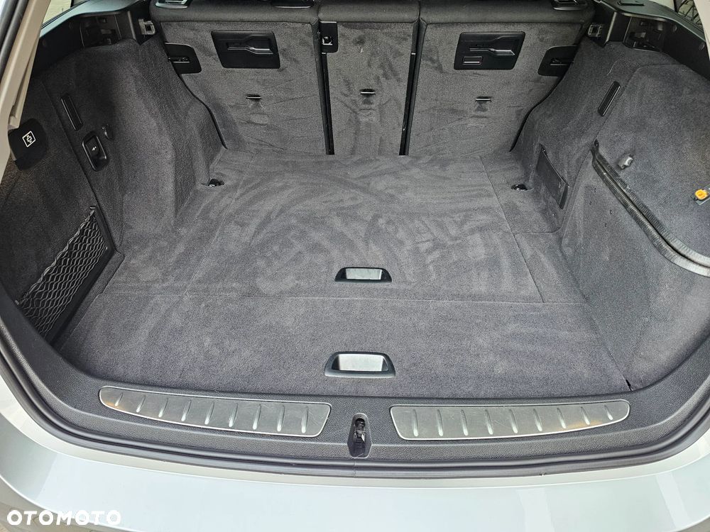 BMW Seria 3 318d Touring Sport Line - 30