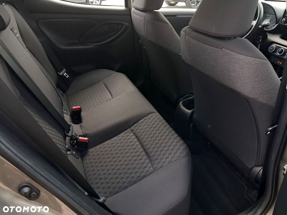 Toyota Yaris - 10