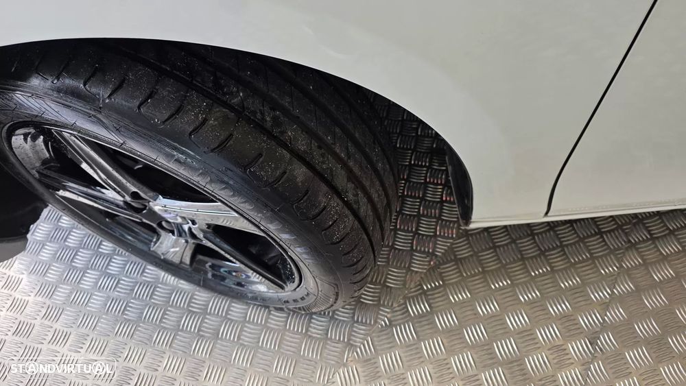 Volvo V40 2.0 D2 R-Design - 21