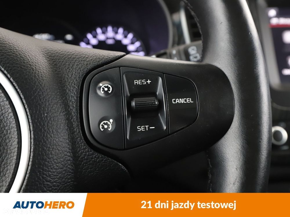 Kia Carens - 29