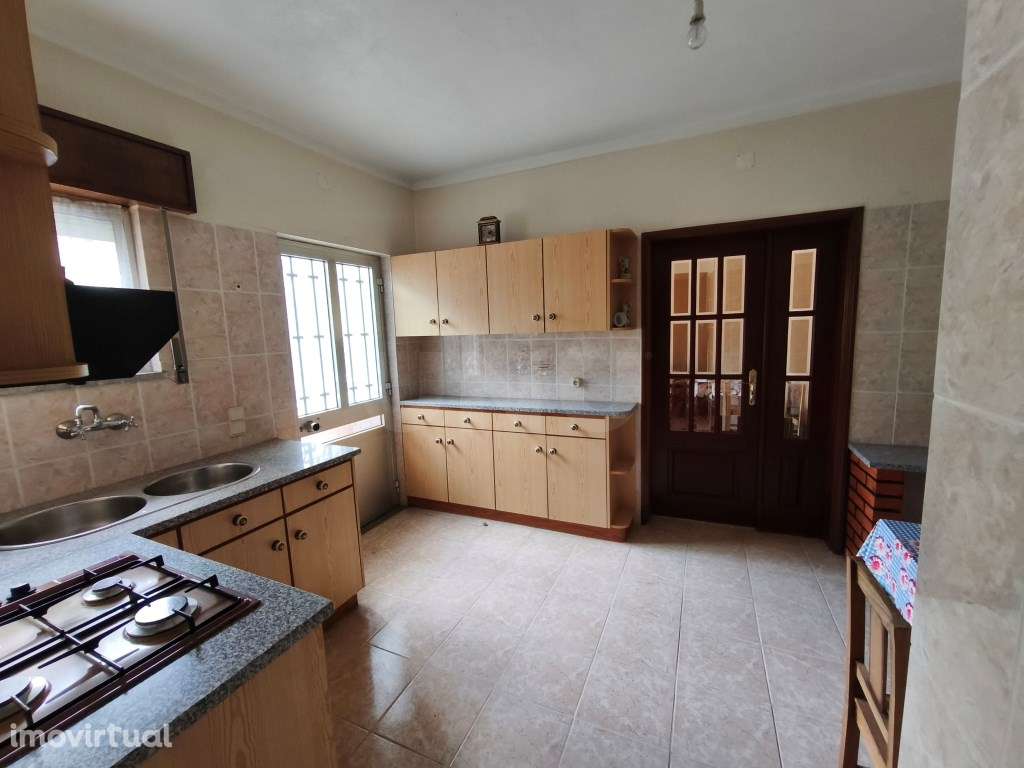 Moradia acolhedora, em aldeia tranquila e pronta a habitar - Grande imagem: 3/28