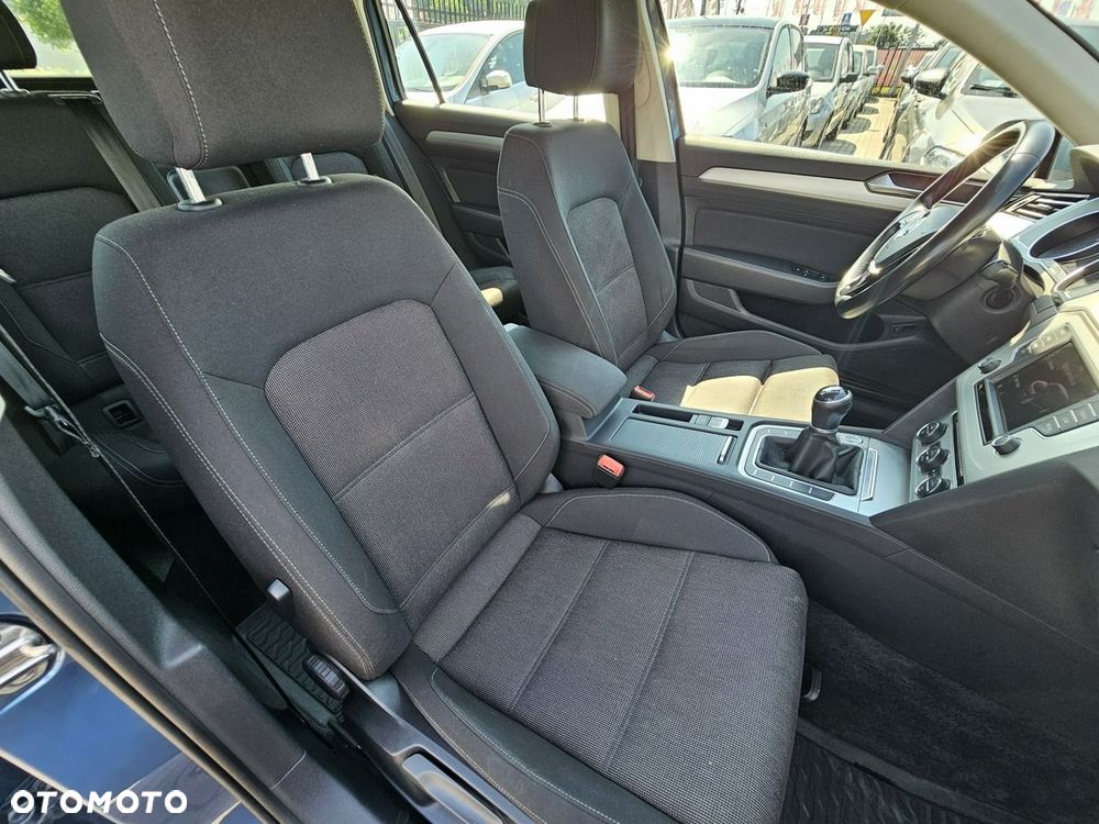 Volkswagen Passat - 18