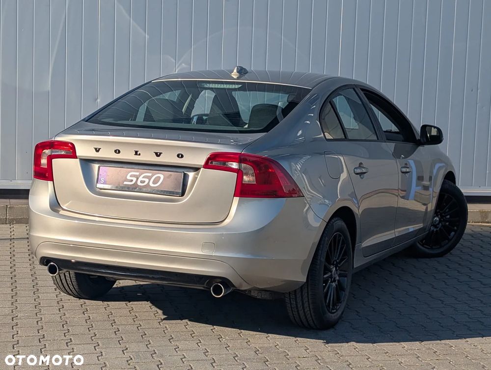 Volvo S60 T4 Momentum - 9