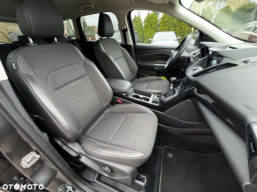 Ford Kuga 1.5 EcoBoost 2x4 Titanium - 36