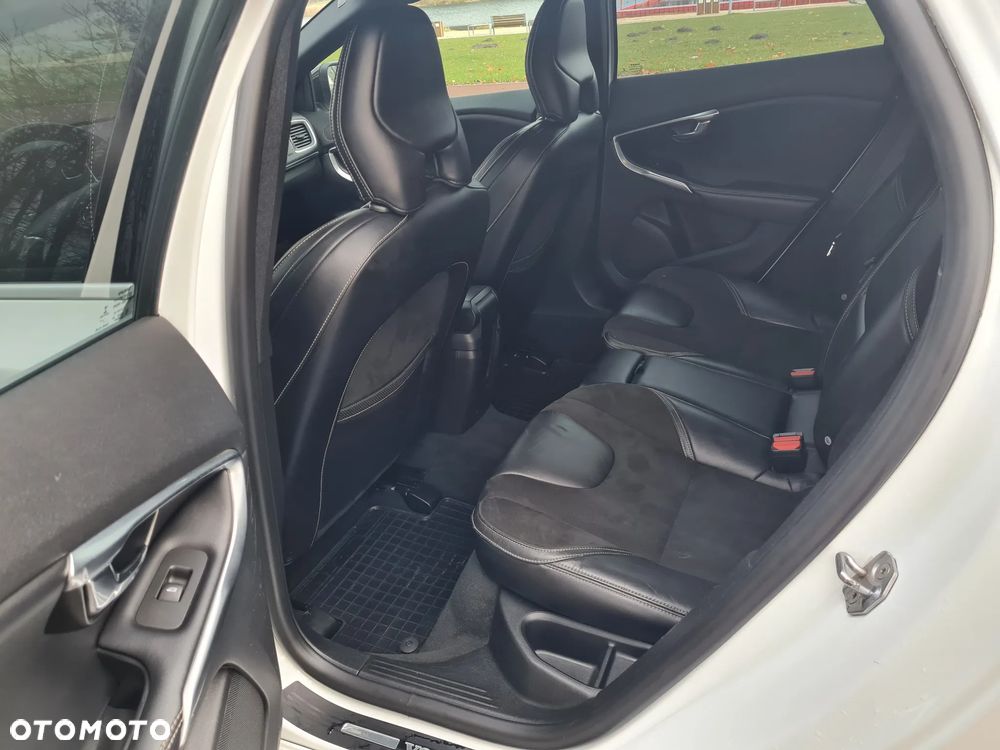 Volvo V40 D2 Drive-E R-Design Momentum - 14