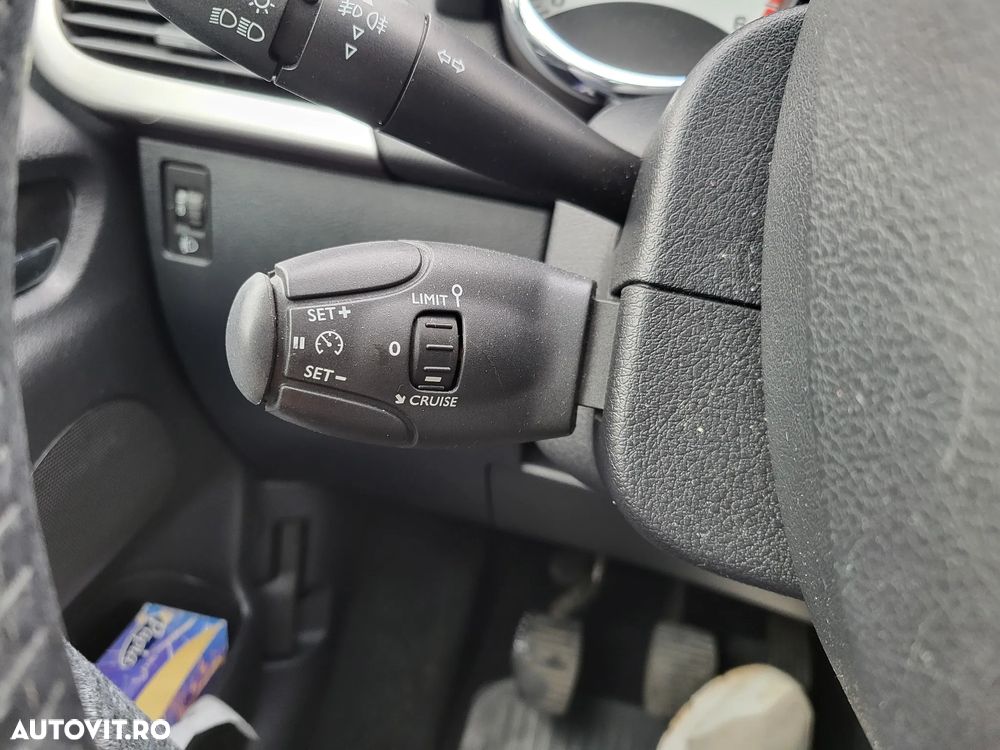 Peugeot 207 90 HDi FAP (Blue Lion) Premium - 14