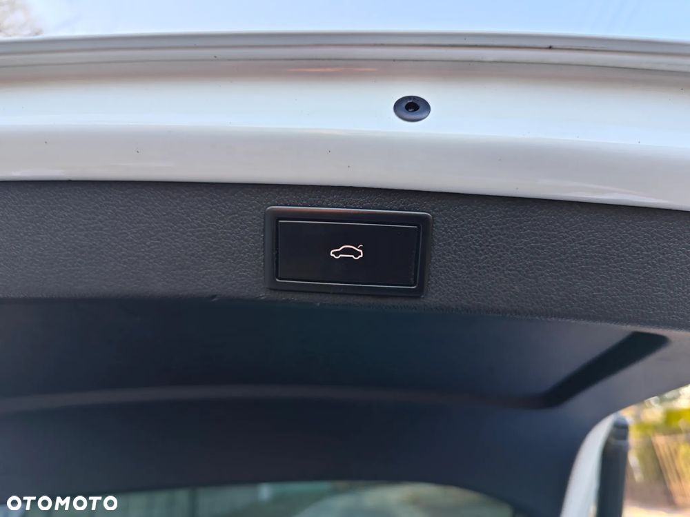 Skoda Octavia 2.0 TDI RS Challenge DSG - 25