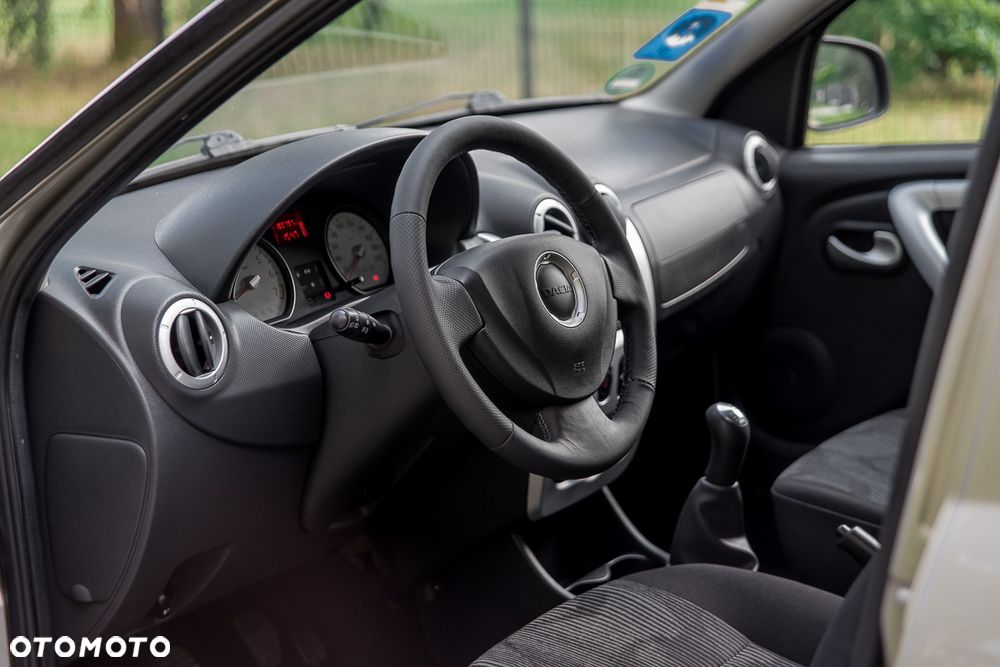 Dacia Logan 1.6 16V Laureate BL - 32