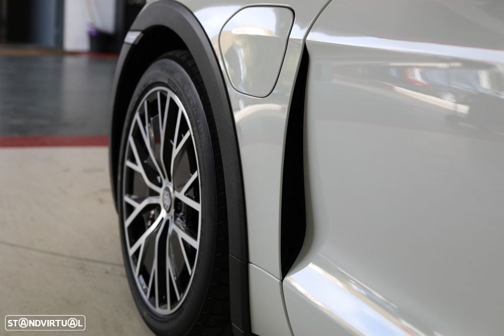 Porsche Taycan Cross Turismo 4 - 31