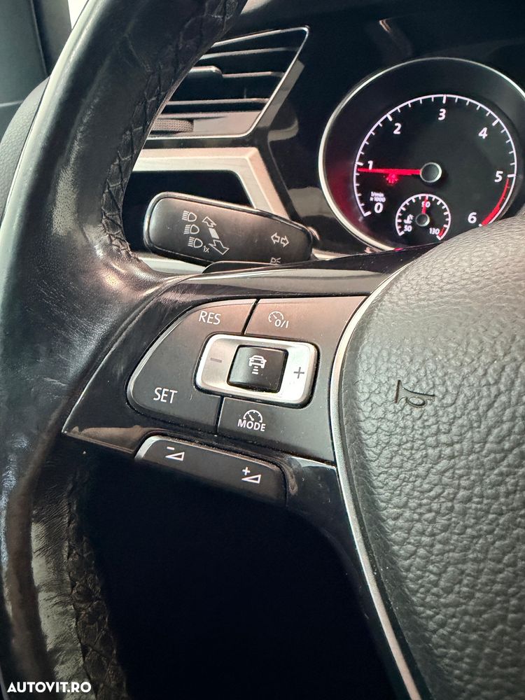 Volkswagen Touran 2.0 TDI SCR (BlueMotion Technology) DSG Comfortline - 25