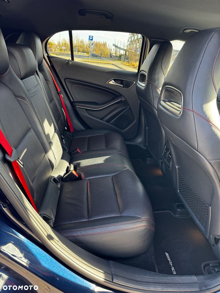 Mercedes-Benz GLA - 14