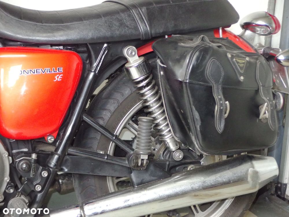 Triumph Bonneville - 13