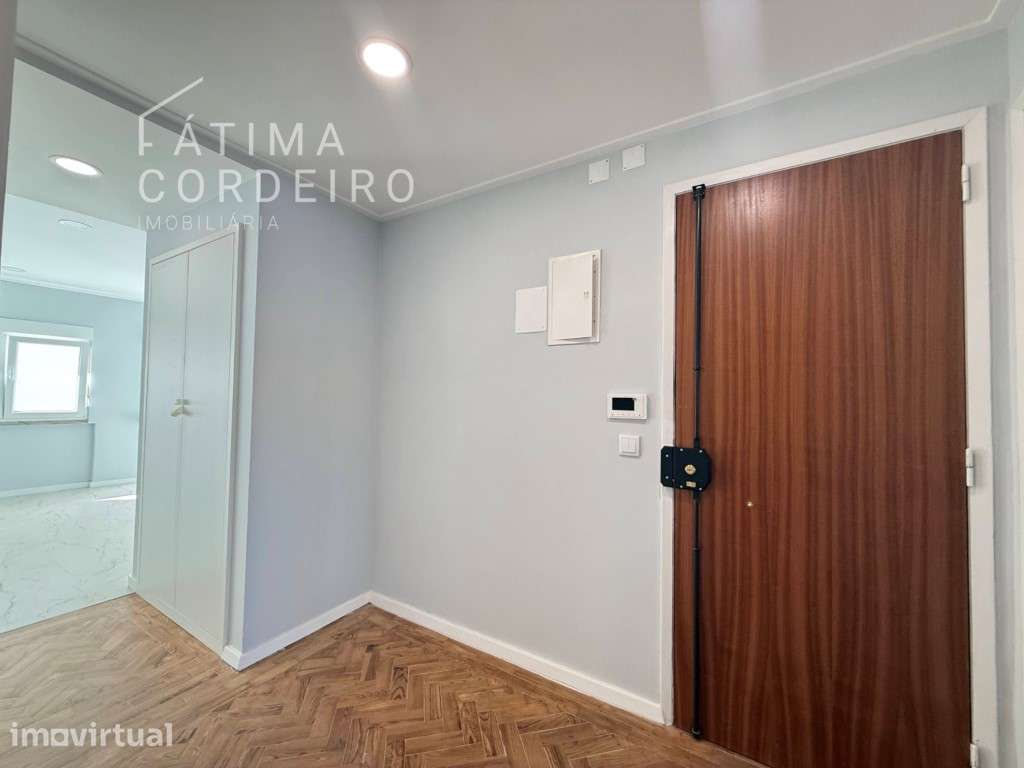 Apartamento T2 com Quintal situado na Rua Capitão Leitão.
