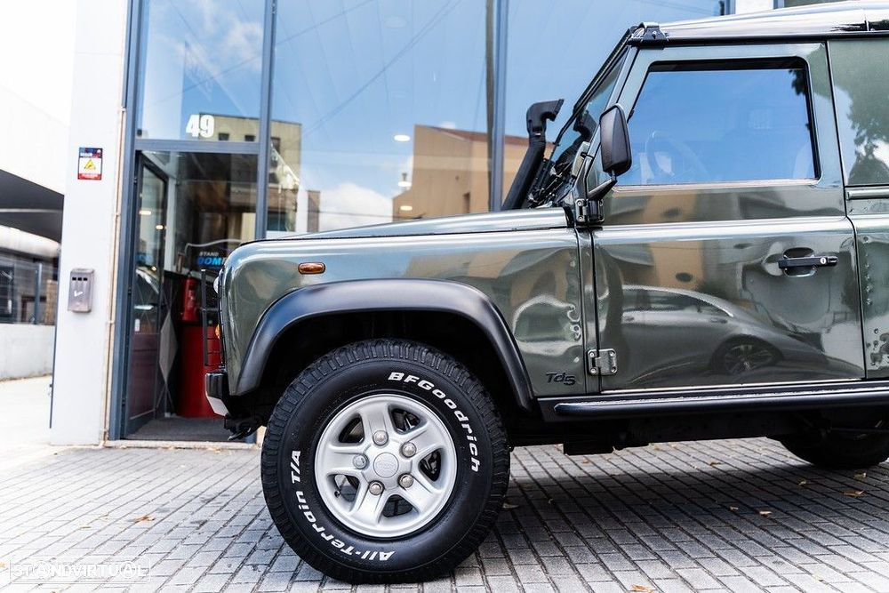 Land Rover Defender - 10