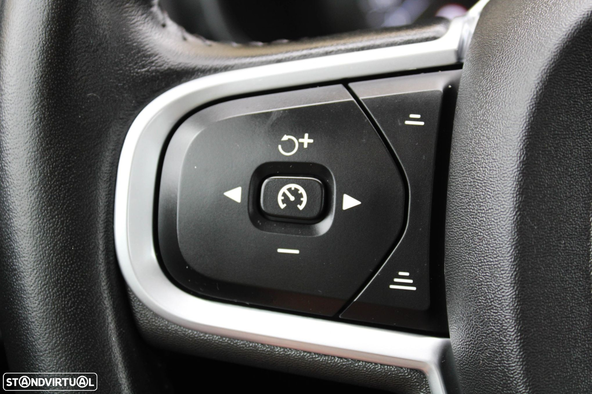 Volvo V60 2.0 D3 Momentum - 35
