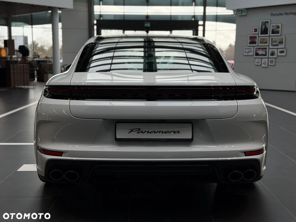 Porsche Panamera - 4