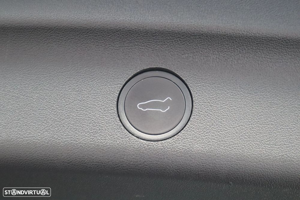 Tesla Model Y Performance Dual Motor AWD - 6