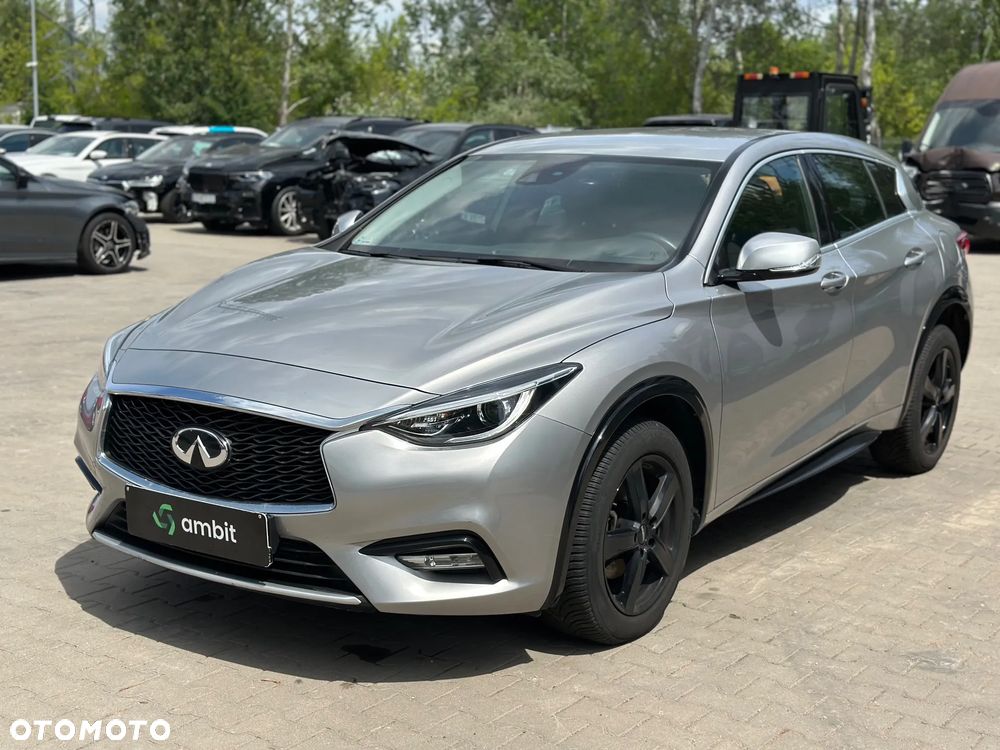 Infiniti Q30 - 3