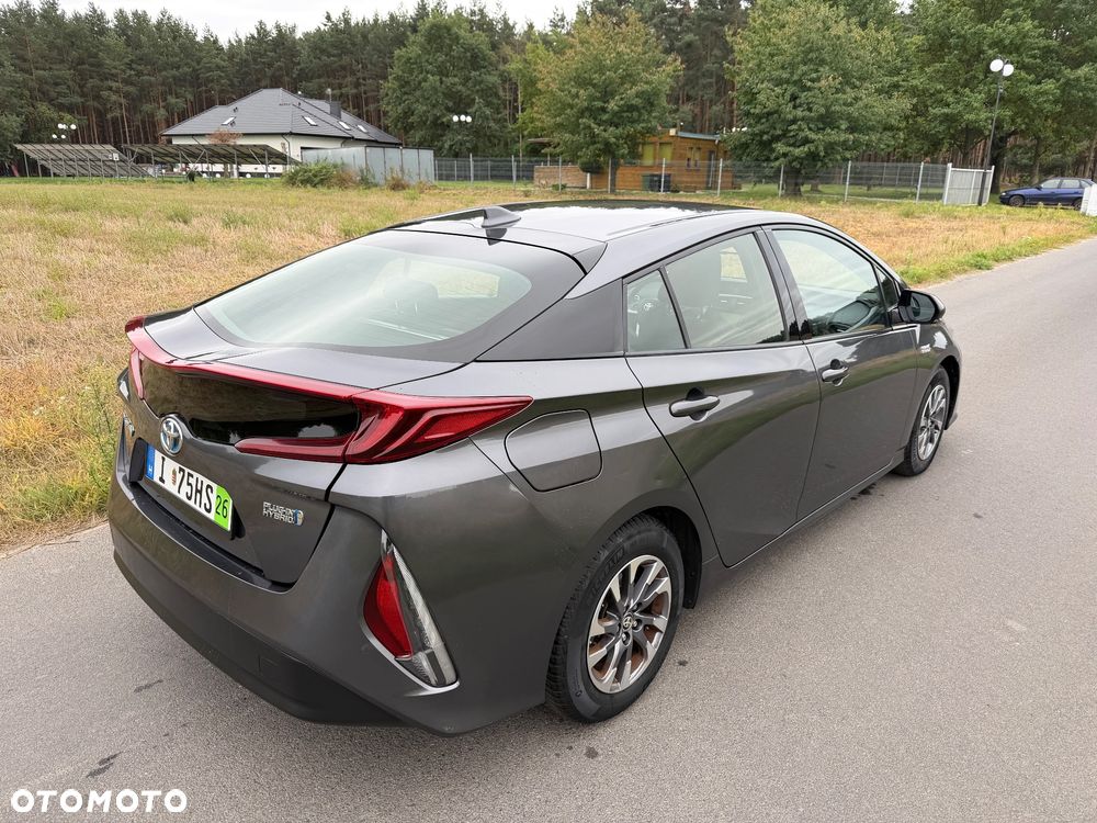 Toyota Prius Hybrid Executive - 2