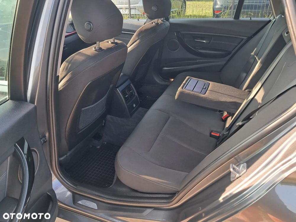 BMW Seria 3 320d Sport Line - 21