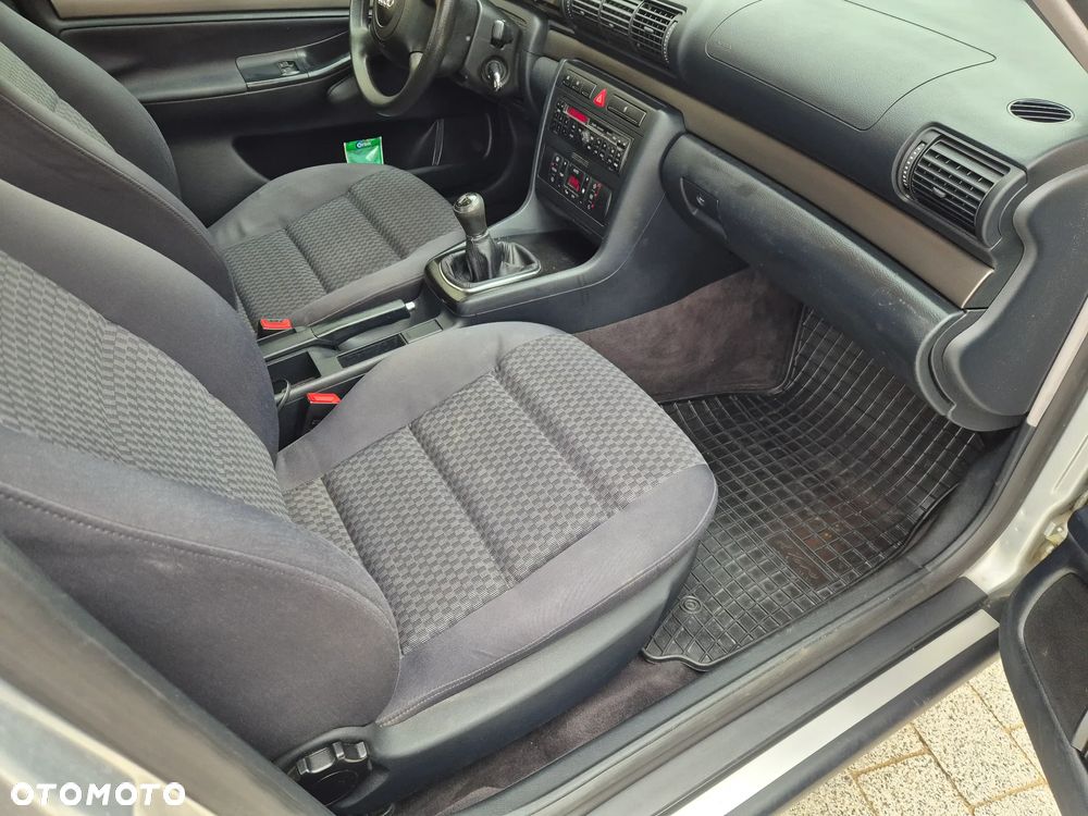 Audi A4 Limousine - 11