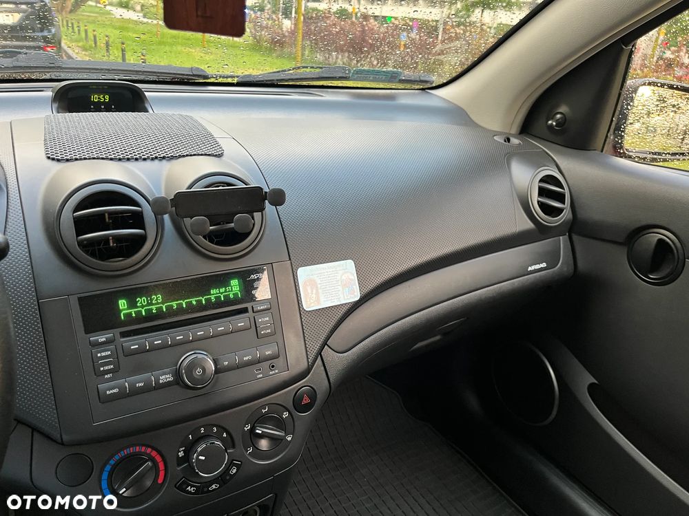 Chevrolet Aveo 1.2 16V Base - 10