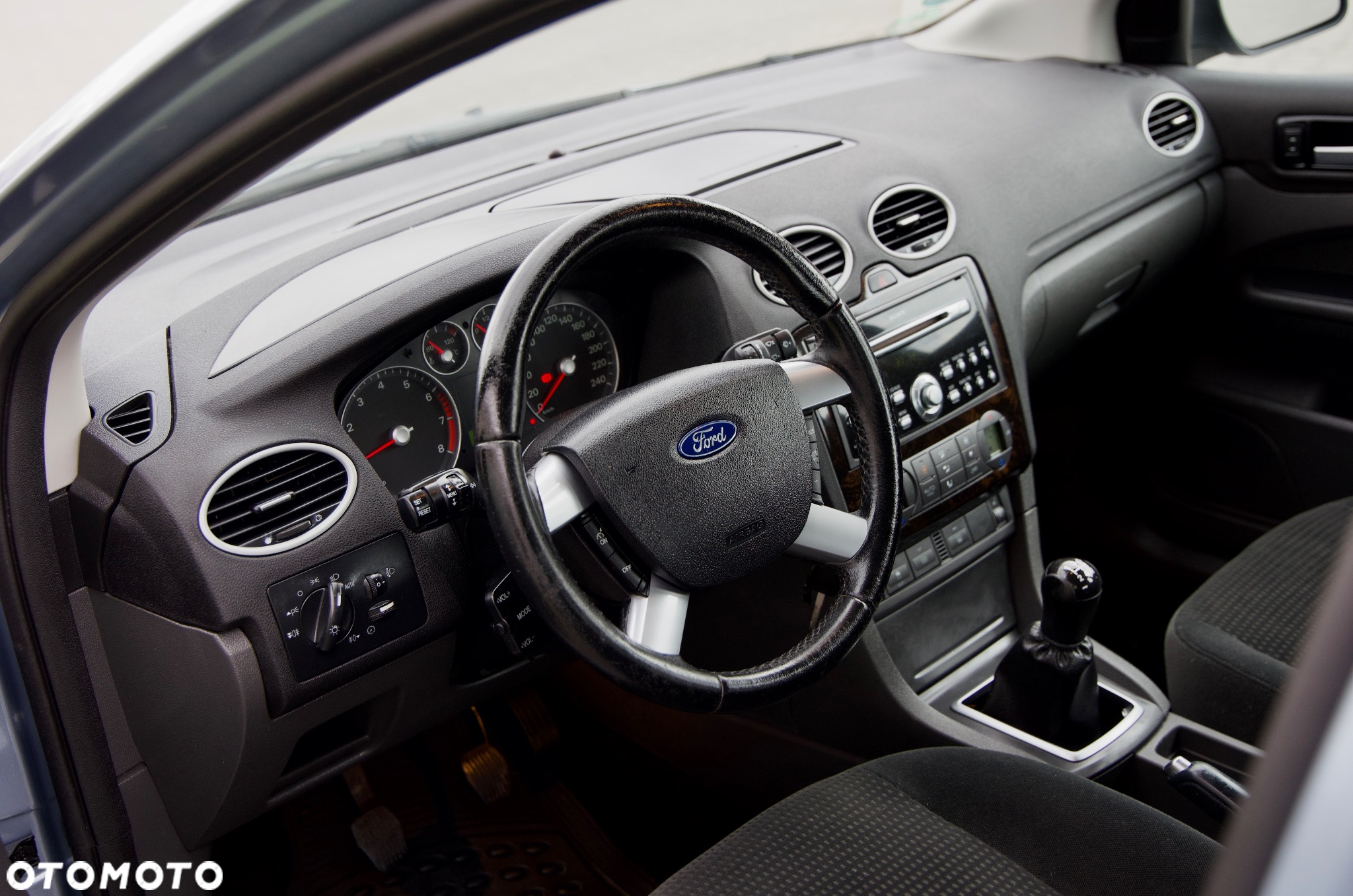 Ford Focus 1.6 Ghia - 2