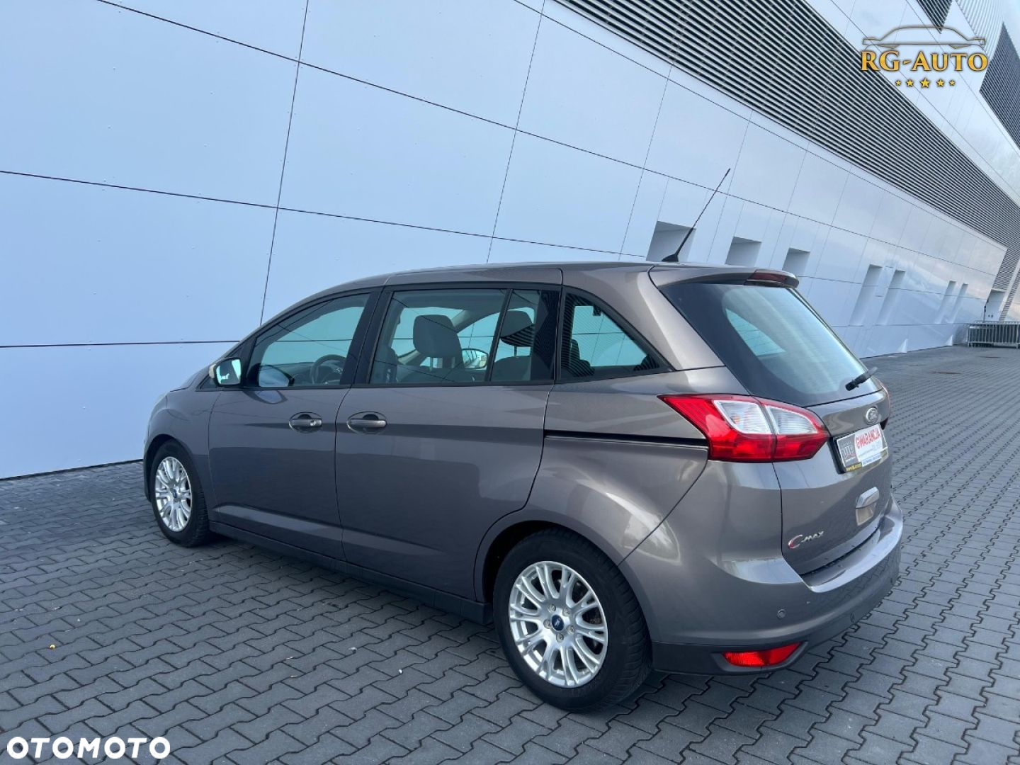 Ford Grand C-MAX - 10