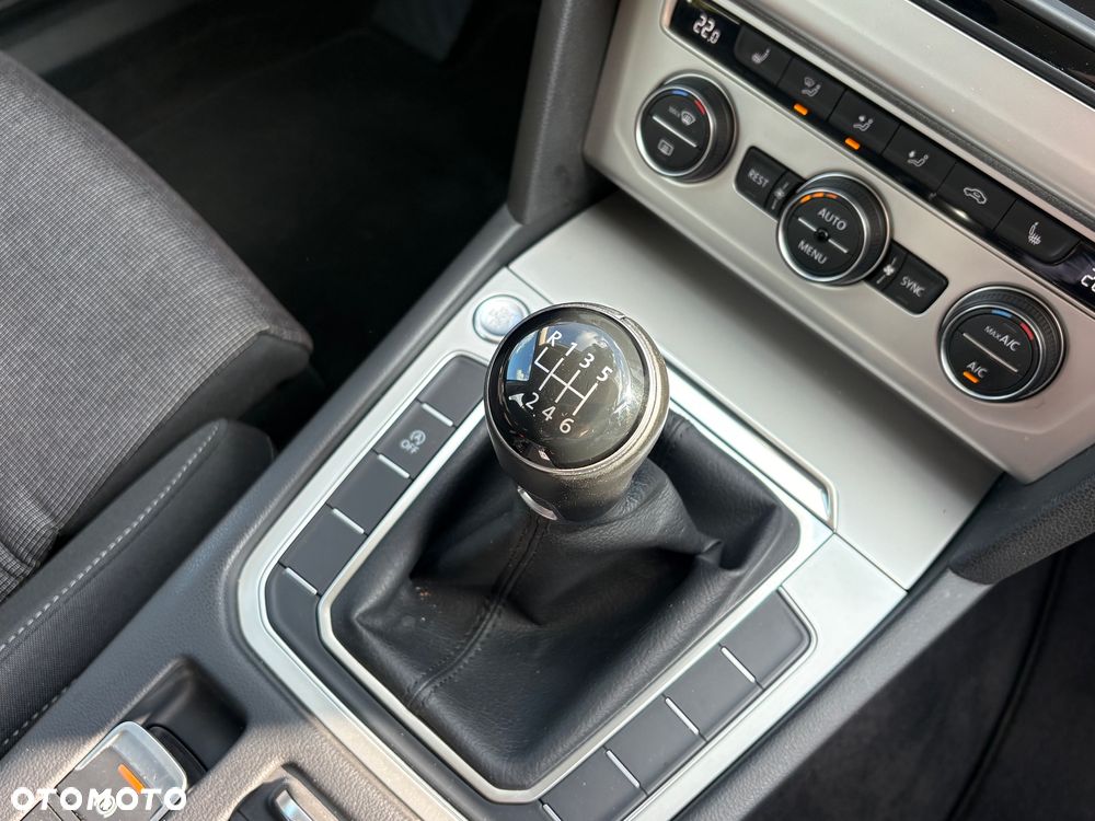 Volkswagen Passat 2.0 TDI SCR Business - 18