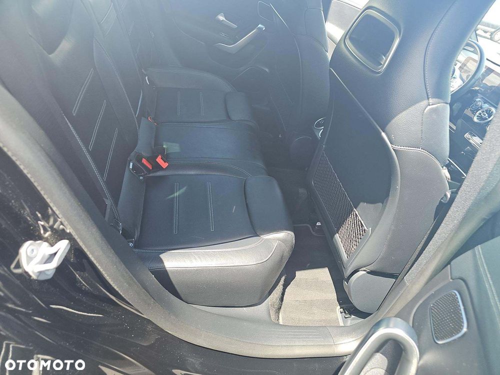 Mercedes-Benz CLA 250 4Matic 7G-DCT AMG Line - 10