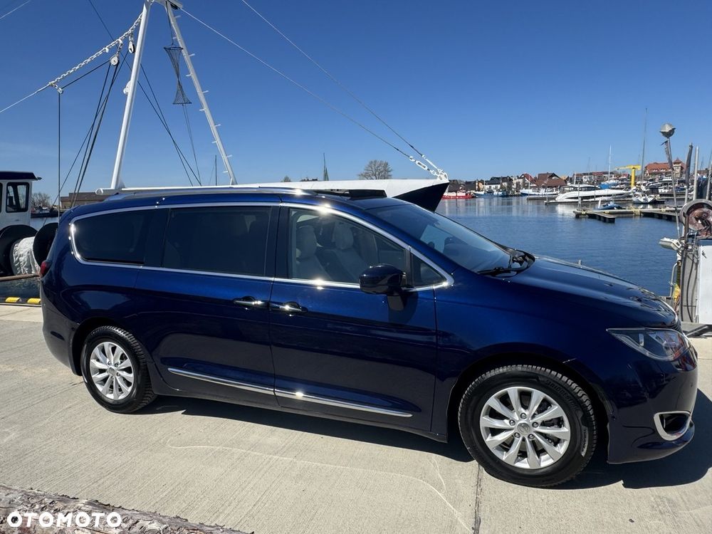 Chrysler Pacifica - 15